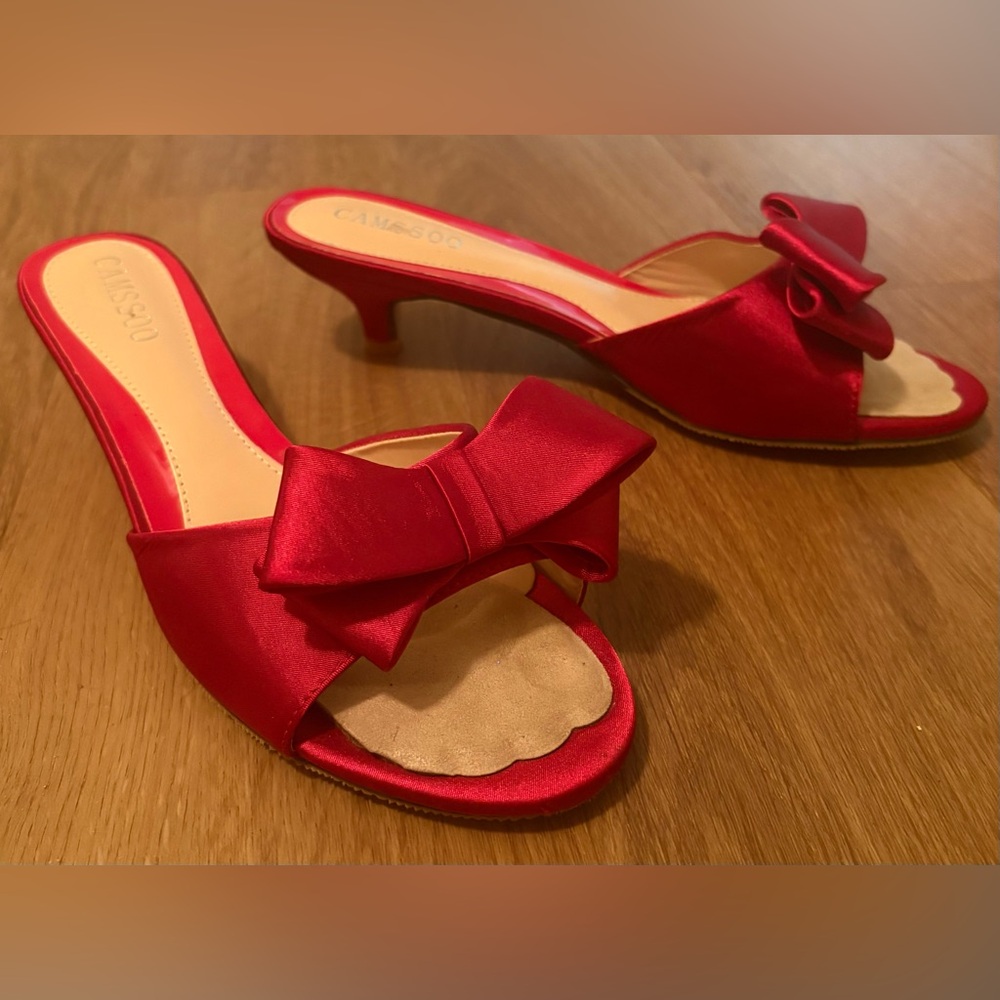 Chic Red Satin Bow Heels